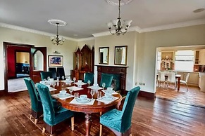 Summer Sale! Beakstown House Luxurious 5-bed Villa