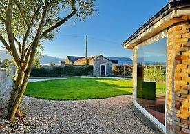 Summer Sale! Beakstown House Luxurious 5-bed Villa