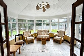 Summer Sale! Beakstown House Luxurious 5-bed Villa