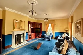 Summer Sale! Beakstown House Luxurious 5-bed Villa