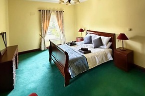 Summer Sale! Beakstown House Luxurious 5-bed Villa