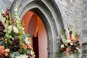 Summer Sale! Beakstown House Luxurious 5-bed Villa