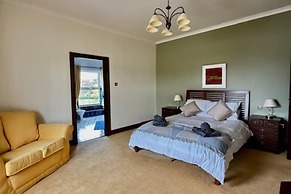 Summer Sale! Beakstown House Luxurious 5-bed Villa