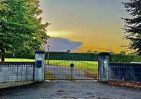 Summer Sale! Beakstown House Luxurious 5-bed Villa