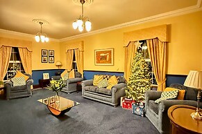 Summer Sale! Beakstown House Luxurious 5-bed Villa