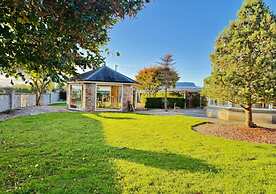 Summer Sale! Beakstown House Luxurious 5-bed Villa