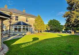 Summer Sale! Beakstown House Luxurious 5-bed Villa