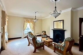 Summer Sale! Beakstown House Luxurious 5-bed Villa