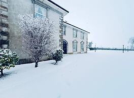 Summer Sale! Beakstown House Luxurious 5-bed Villa