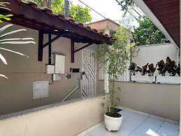 Casa Jardim. Ar e garagem