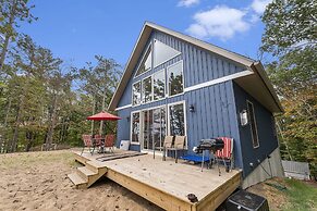 Overlooking Shoreline 2BDR Chalet 18396