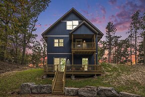 Overlooking Shoreline 2BDR Chalet 18396