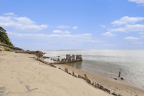 Overlooking Shoreline 2BDR Chalet 18396