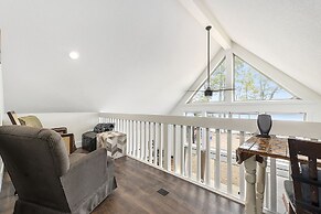 Overlooking Shoreline 2BDR Chalet 18396