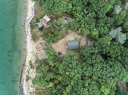 Overlooking Shoreline 2BDR Chalet 18396