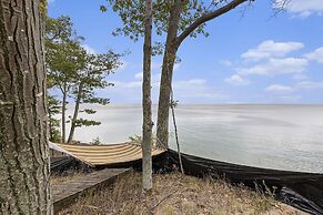 Overlooking Shoreline 2BDR Chalet 18396
