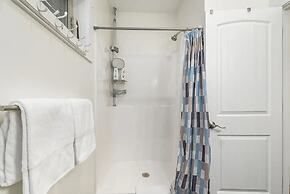 Overlooking Shoreline 2BDR Chalet 18396