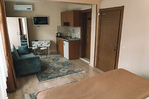 Green Life Apart Hotel