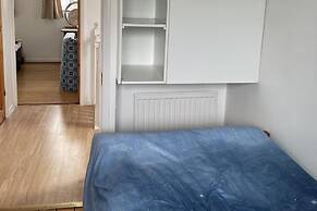 3-bed House Sleeps 4 With Free Parking