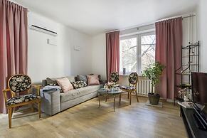 Warsaw City Center Apartment