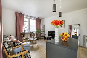 Warsaw City Center Apartment