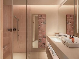 Kromo Bangkok, Curio Collection By Hilton