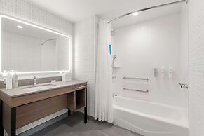 Hampton Inn & Suites Corona, Ca