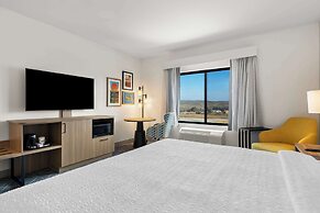 Hampton Inn & Suites Corona, Ca