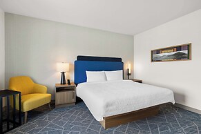 Hampton Inn & Suites Corona, Ca