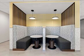 Hampton Inn & Suites Corona, Ca