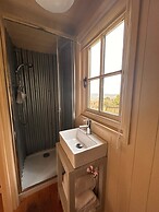 Tranquil Cabin Retreat Near Chepstow