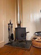 Cozy Cabin Retreat Near Chepstow