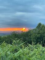 Tranquil Cabin Retreat Near Chepstow