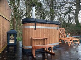 Tranquil Cabin Retreat Near Chepstow