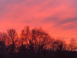 Tranquil Cabin Retreat Near Chepstow