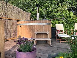 Tranquil Cabin Retreat Near Chepstow