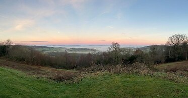 Tranquil Cabin Retreat Near Chepstow