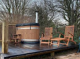 Tranquil Cabin Retreat Near Chepstow