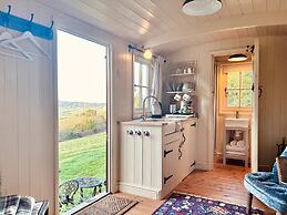 Tranquil Cabin Retreat Near Chepstow