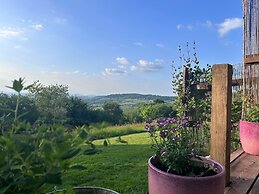 Tranquil Cabin Retreat Near Chepstow