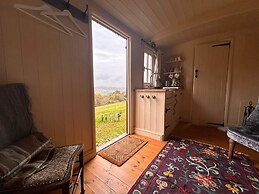 Tranquil Cabin Retreat Near Chepstow