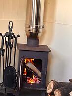 Tranquil Cabin Retreat Near Chepstow