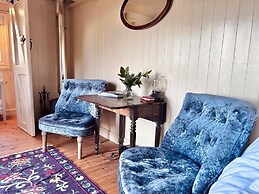 Tranquil Cabin Retreat Near Chepstow