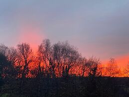Tranquil Cabin Retreat Near Chepstow