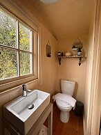 Tranquil Cabin Retreat Near Chepstow