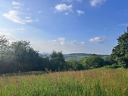 Tranquil Cabin Retreat Near Chepstow