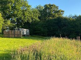 Tranquil Cabin Retreat Near Chepstow