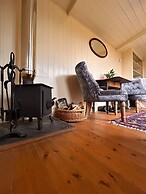 Tranquil Cabin Retreat Near Chepstow