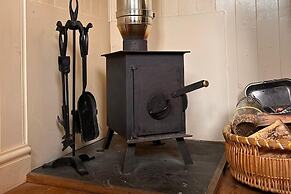 Cozy Cabin Retreat Near Chepstow