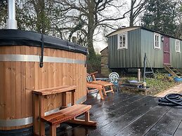 Tranquil Cabin Retreat Near Chepstow